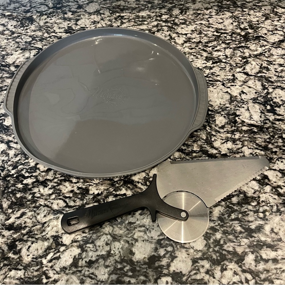 NuWave Pro Supreme Pizza Silicon Liner & Cutter/Server